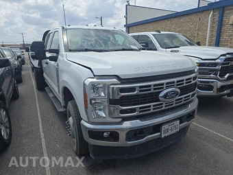 2025 Ford Super Duty F-350 Cab Chassis XLT Crew Cab DRW - miniatura 3