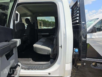 2025 Ford Super Duty F-350 Cab Chassis XLT Crew Cab DRW - miniatura 13