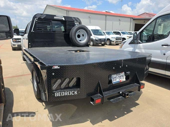 2025 Ford Super Duty F-350 Cab Chassis XLT Crew Cab DRW - miniatura 2