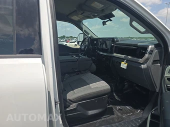 2025 Ford Super Duty F-350 Cab Chassis XLT Crew Cab DRW - miniatura 8