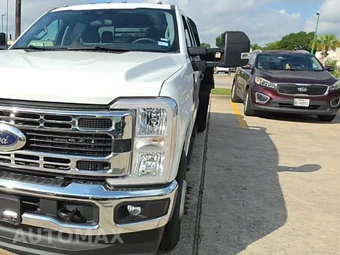 2025 Ford Super Duty F-350 Cab Chassis XLT Crew Cab DRW