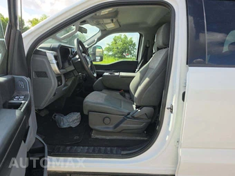 2025 Ford Super Duty F-350 Cab Chassis XLT Crew Cab DRW - miniatura 3
