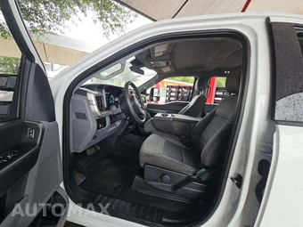 2025 Ford Super Duty F-350 Cab Chassis XLT Crew Cab DRW - miniatura 6