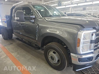2025 Ford Super Duty F-350 Cab Chassis XLT Extended Cab w/Rear Doors DRW - miniatura 3