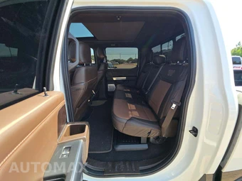 2025 Ford Super Duty F-350 King Ranch Crew Cab Long Bed DRW - miniatura 13