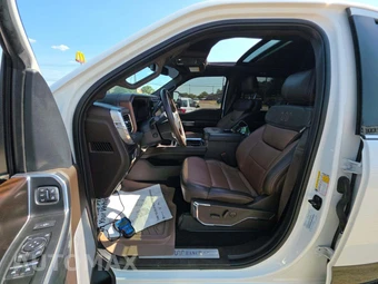 2025 Ford Super Duty F-350 King Ranch Crew Cab Long Bed DRW - miniatura 6