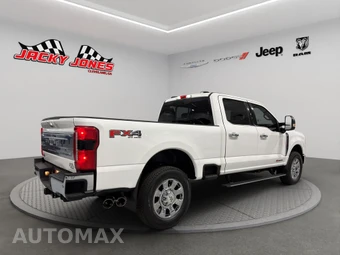 2025 Ford Super Duty F-350 King Ranch Crew Cab Medium Bed - miniatura 11