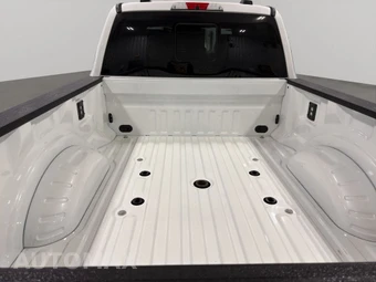2025 Ford Super Duty F-350 King Ranch Crew Cab Medium Bed - miniatura 9