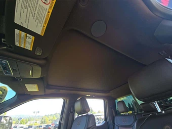 2025 Ford Super Duty F-350 King Ranch Crew Cab Medium Bed - miniatura 11