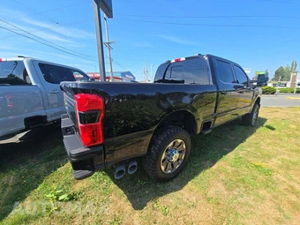 2025 Ford Super Duty F-350 King Ranch Crew Cab Medium Bed - miniatura 3