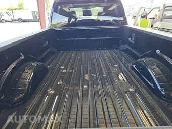 2025 Ford Super Duty F-350 LARIAT Crew Cab Long Bed - miniatura 16