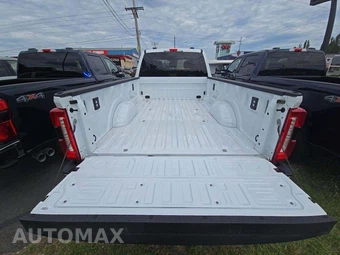 2025 Ford Super Duty F-350 LARIAT Crew Cab Long Bed - miniatura 14