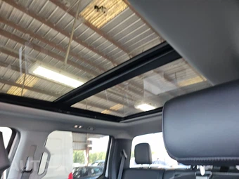 2025 Ford Super Duty F-350 LARIAT Crew Cab Long Bed - miniatura 21