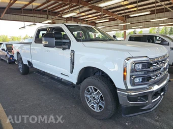 2025 Ford Super Duty F-350 LARIAT Crew Cab Long Bed - miniatura 3