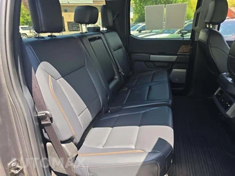 2025 Ford Super Duty F-350 LARIAT Crew Cab Long Bed - miniatura 13