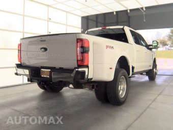 2025 Ford Super Duty F-350 Lariat Crew Cab Long Bed DRW - miniatura 4