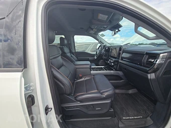2025 Ford Super Duty F-350 Lariat Crew Cab Long Bed DRW - miniatura 8