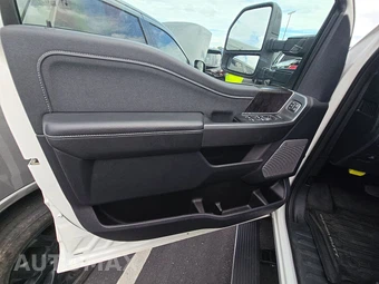2025 Ford Super Duty F-350 Lariat Crew Cab Long Bed DRW - miniatura 9