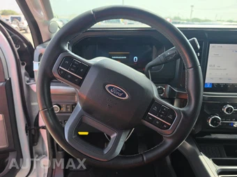 2025 Ford Super Duty F-350 Lariat Crew Cab Long Bed DRW - miniatura 10