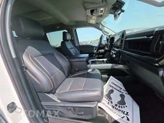 2025 Ford Super Duty F-350 Lariat Crew Cab Long Bed DRW - miniatura 8