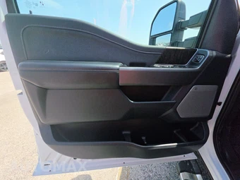 2025 Ford Super Duty F-350 Lariat Crew Cab Long Bed DRW - miniatura 9