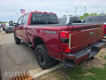 2025 Ford Super Duty F-350 Lariat Crew Cab Medium Bed - miniatura 2