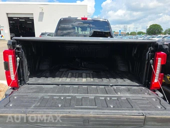 2025 Ford Super Duty F-350 LARIAT Crew Cab Medium Bed - miniatura 14