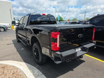 2025 Ford Super Duty F-350 LARIAT Crew Cab Medium Bed - miniatura 2