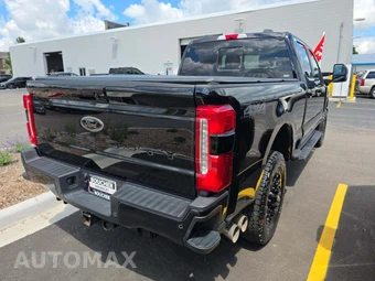 2025 Ford Super Duty F-350 LARIAT Crew Cab Medium Bed - miniatura 3