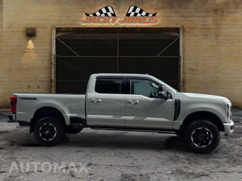 2025 Ford Super Duty F-350 Lariat Crew Cab Medium Bed - miniatura 12