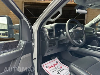 2025 Ford Super Duty F-350 Lariat Crew Cab Medium Bed - miniatura 6