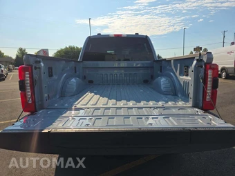 2025 Ford Super Duty F-350 Lariat Crew Cab Medium Bed - miniatura 11