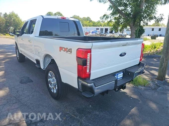 2025 Ford Super Duty F-350 Lariat Crew Cab Medium Bed - miniatura 2