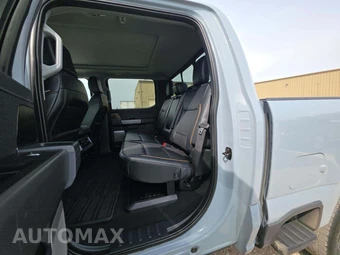 2025 Ford Super Duty F-350 LARIAT Crew Cab Medium Bed - miniatura 13