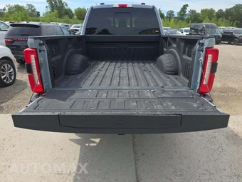 2025 Ford Super Duty F-350 LARIAT Crew Cab Medium Bed - miniatura 14