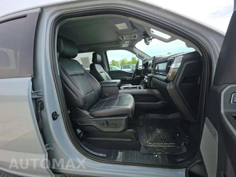 2025 Ford Super Duty F-350 LARIAT Crew Cab Medium Bed - miniatura 18