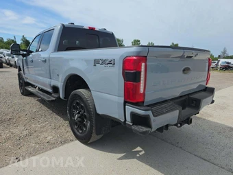 2025 Ford Super Duty F-350 LARIAT Crew Cab Medium Bed - miniatura 2