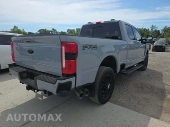 2025 Ford Super Duty F-350 LARIAT Crew Cab Medium Bed - miniatura 3