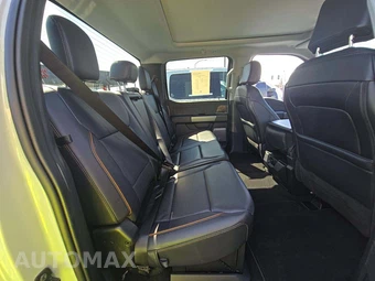 2025 Ford Super Duty F-350 LARIAT Crew Cab Medium Bed - miniatura 16