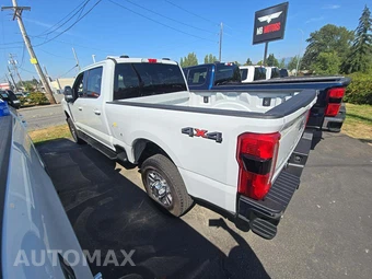 2025 Ford Super Duty F-350 LARIAT Crew Cab Medium Bed - miniatura 2