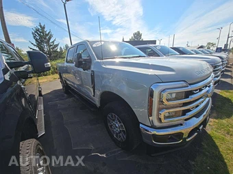 2025 Ford Super Duty F-350 LARIAT Crew Cab Medium Bed - miniatura 4