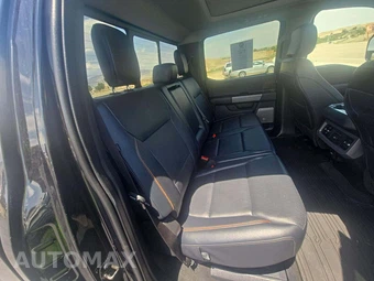 2025 Ford Super Duty F-350 LARIAT Crew Cab Medium Bed - miniatura 16