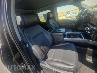 2025 Ford Super Duty F-350 LARIAT Crew Cab Medium Bed - miniatura 18