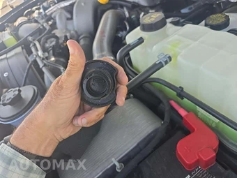 2025 Ford Super Duty F-350 LARIAT Crew Cab Medium Bed - miniatura 23