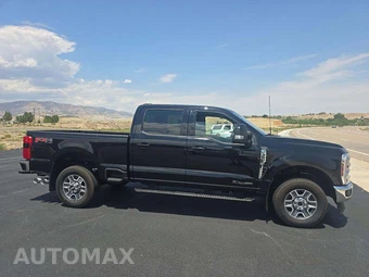 2025 Ford Super Duty F-350 LARIAT Crew Cab Medium Bed - miniatura 4