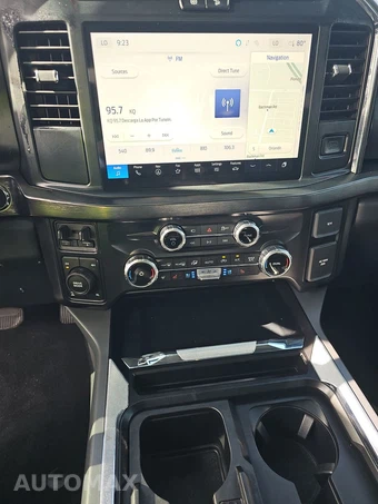 2025 Ford Super Duty F-350 Lariat Crew Cab Medium Bed - miniatura 11