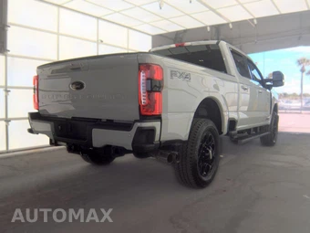 2025 Ford Super Duty F-350 Lariat Crew Cab Medium Bed - miniatura 4