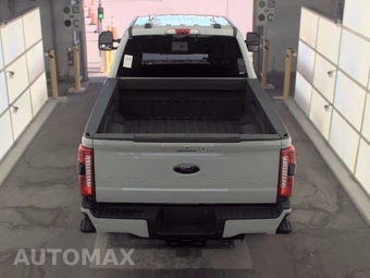 2025 Ford Super Duty F-350 Lariat Crew Cab Medium Bed - miniatura 5