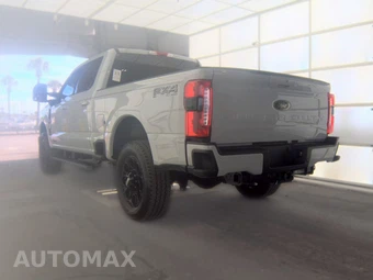 2025 Ford Super Duty F-350 Lariat Crew Cab Medium Bed - miniatura 6