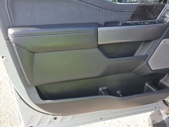 2025 Ford Super Duty F-350 Lariat Crew Cab Medium Bed - miniatura 9